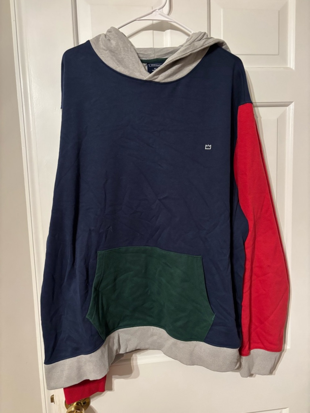 Colorblock Hooded Sweatshirt with Red Sleeve